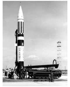 21_LC-30-Pershing-missile-tactical-erector