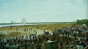 KSC-visitors-view-apollo